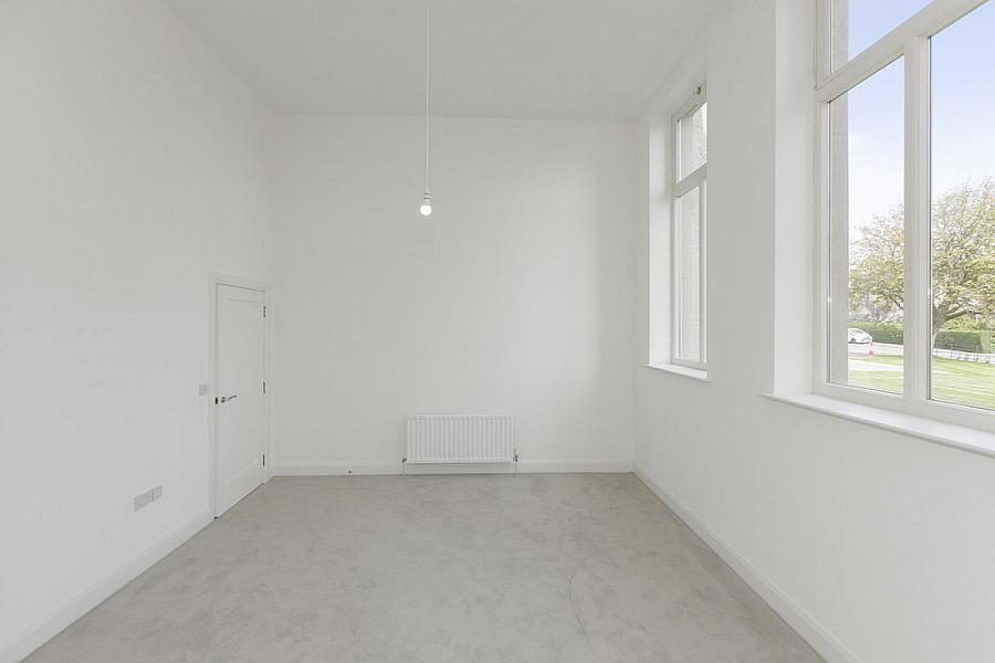 Apartment 3, 35 College Green