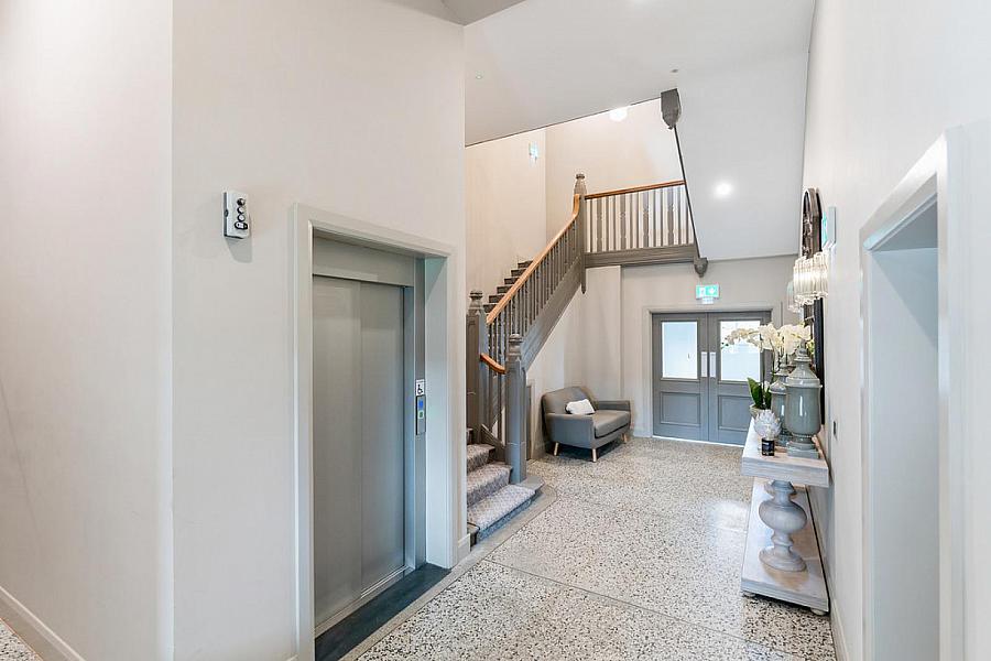 Apartment 3, 35 College Green