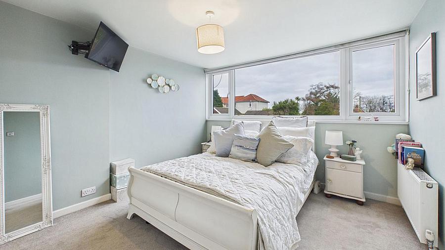 10 Ravelstone Avenue