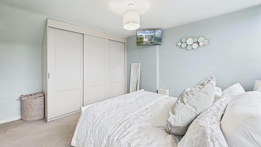 10 Ravelstone Avenue