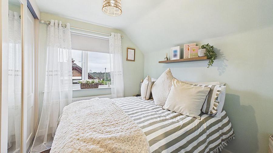 10 Ravelstone Avenue