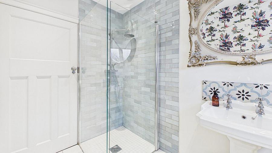 10 Ravelstone Avenue