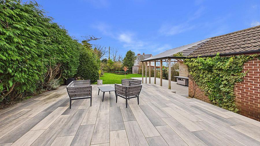 10 Ravelstone Avenue