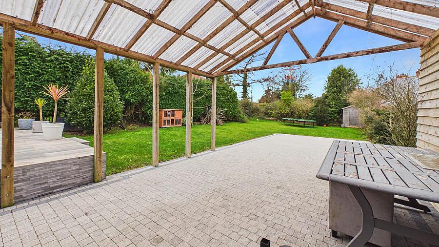 10 Ravelstone Avenue