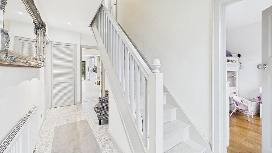 10 Ravelstone Avenue