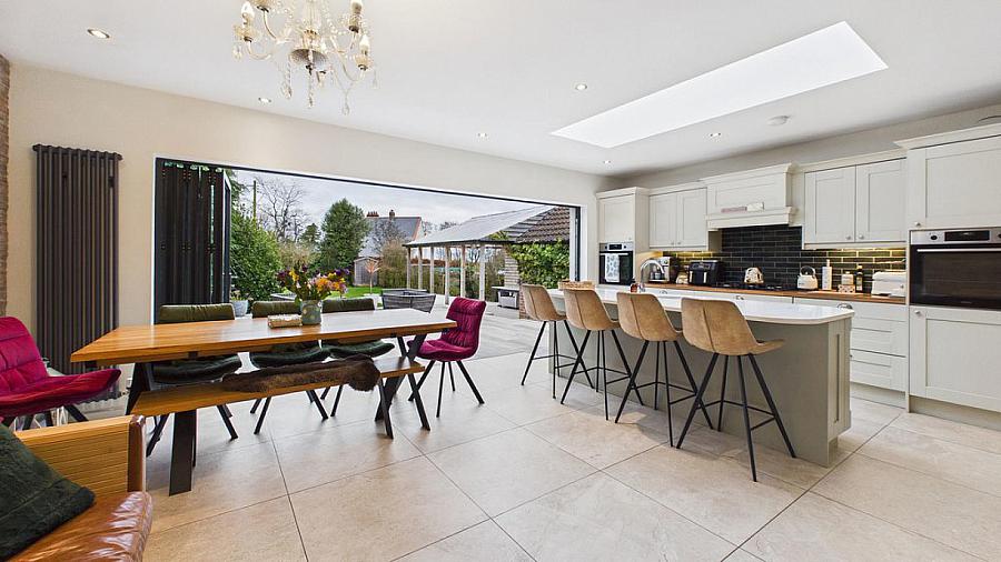 10 Ravelstone Avenue