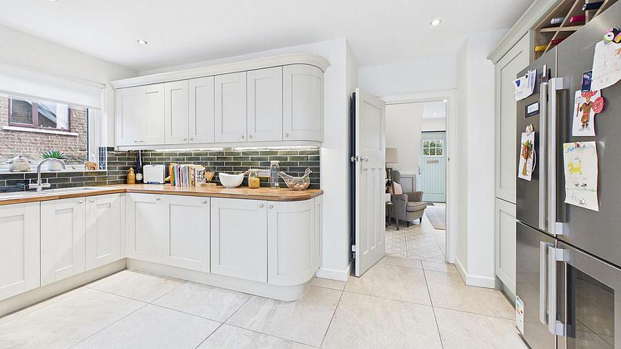 10 Ravelstone Avenue