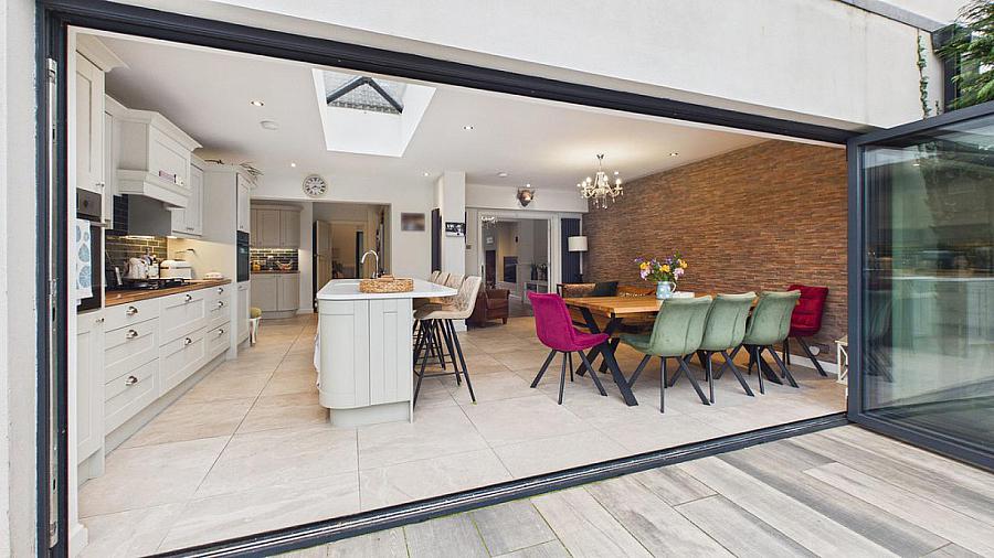 10 Ravelstone Avenue