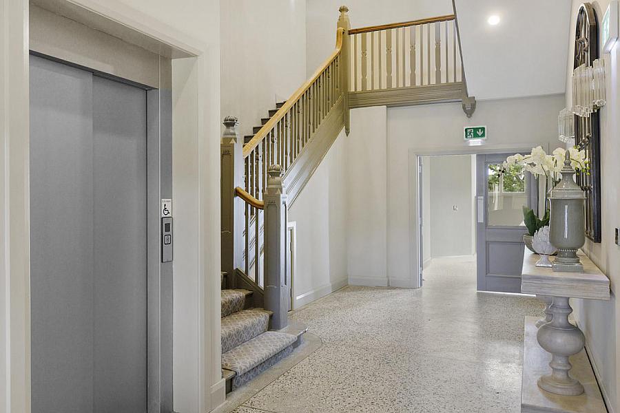 Apartment 4 Crosby House, 35 College Green