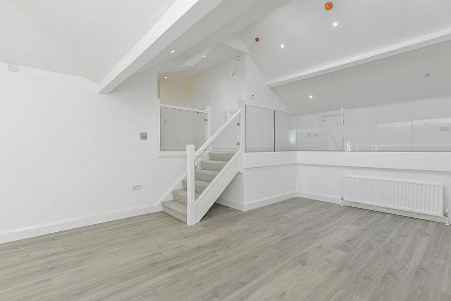 Apartment 4 Crosby House, 35 College Green