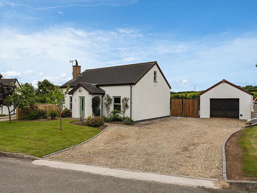 2 Hazelwood Glen
