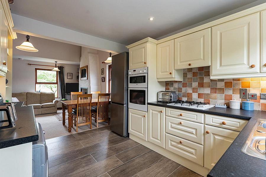 2 Hazelwood Glen
