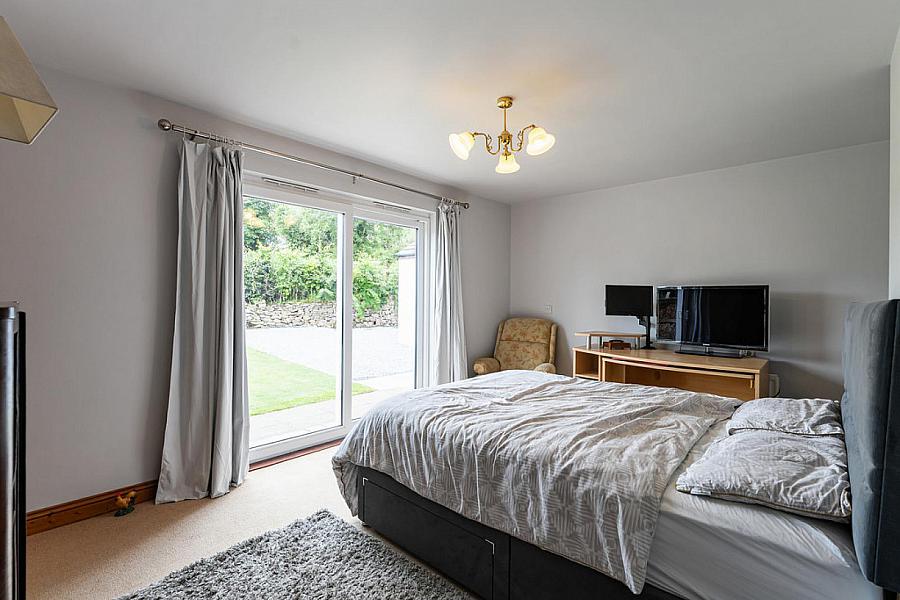 2 Hazelwood Glen