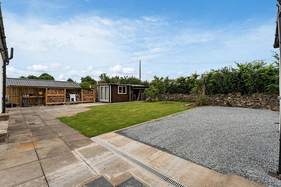 2 Hazelwood Glen