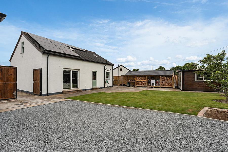 2 Hazelwood Glen
