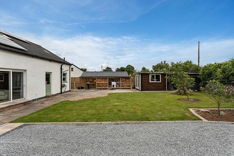 2 Hazelwood Glen