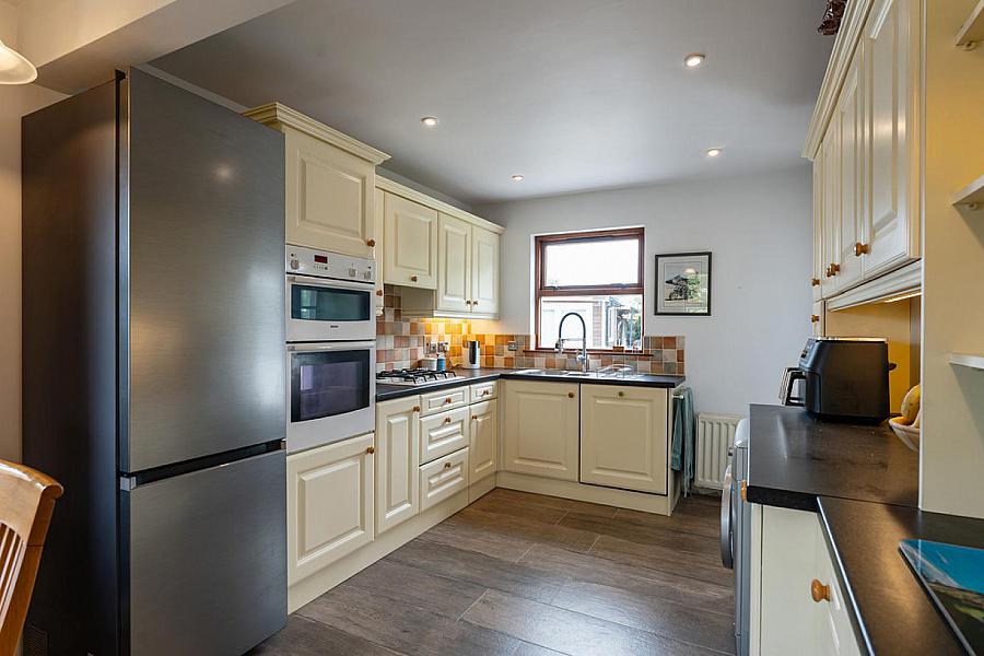 2 Hazelwood Glen