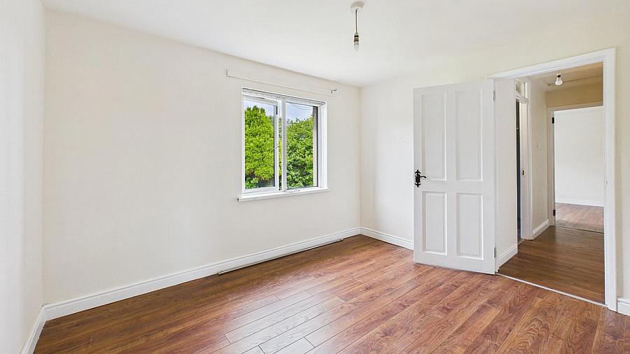 10d Springwell Park