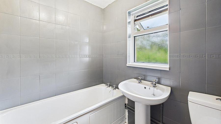 10d Springwell Park