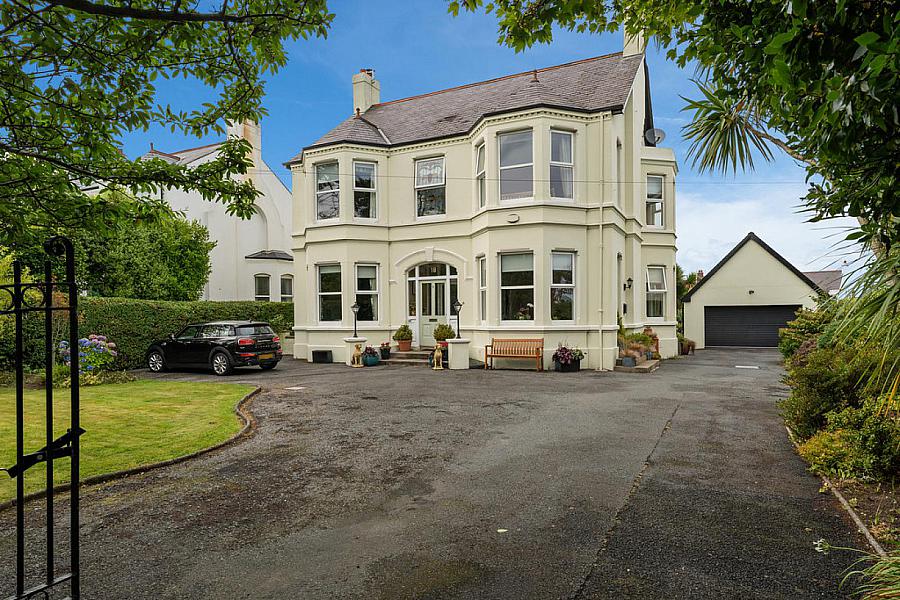 18 Farnham Park
