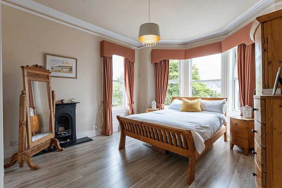 18 Farnham Park