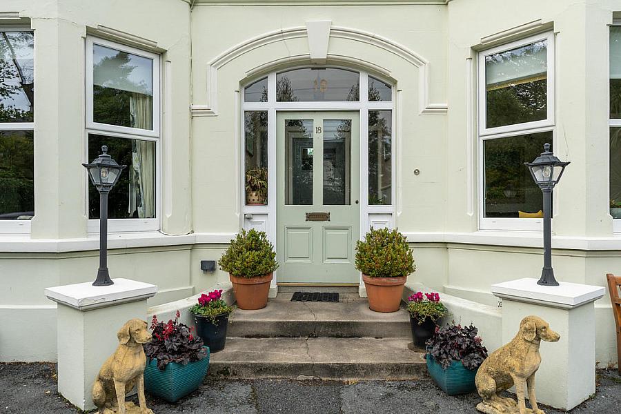 18 Farnham Park