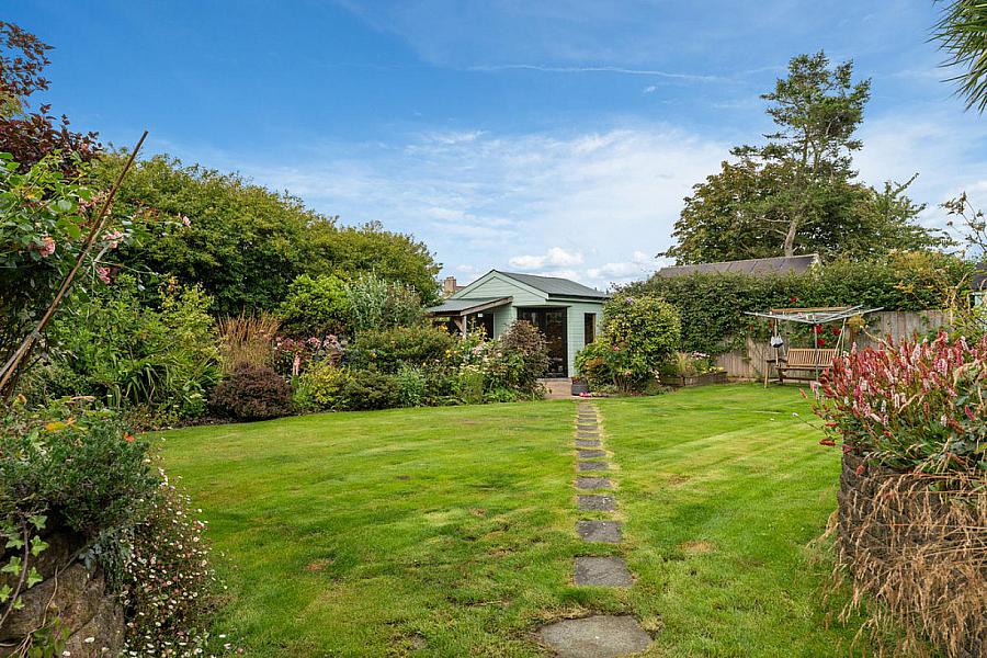 18 Farnham Park