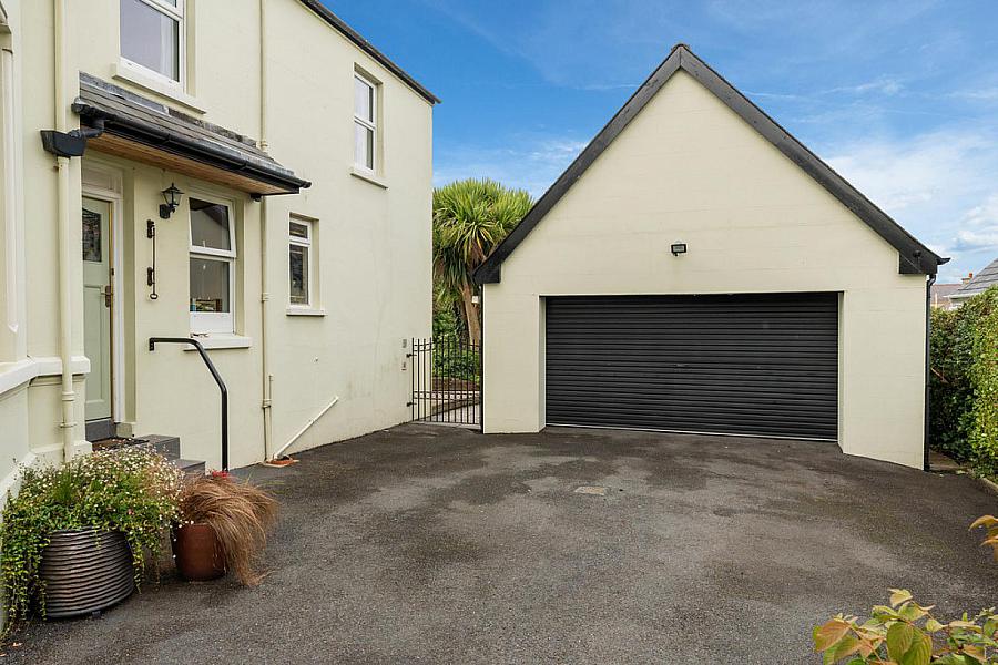 18 Farnham Park
