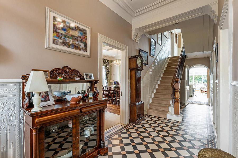18 Farnham Park