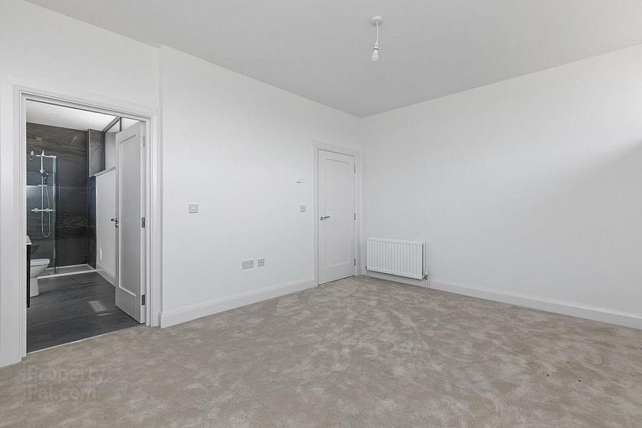 Apartment 2, 35 College Green