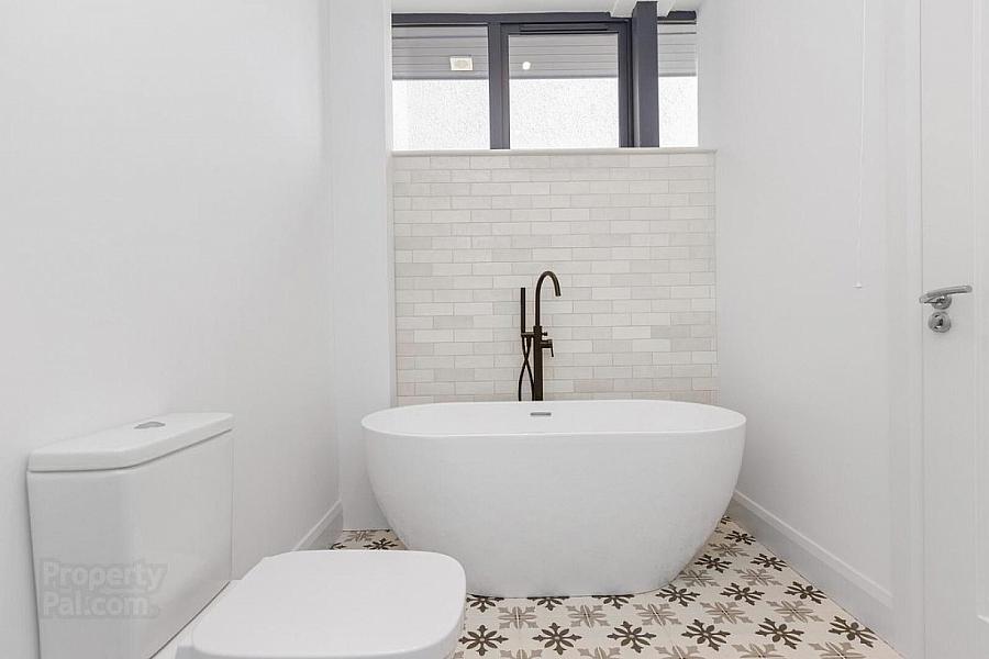 Apartment 2, 35 College Green