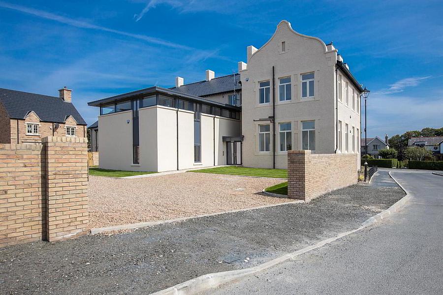 Apartment 2, 35 College Green