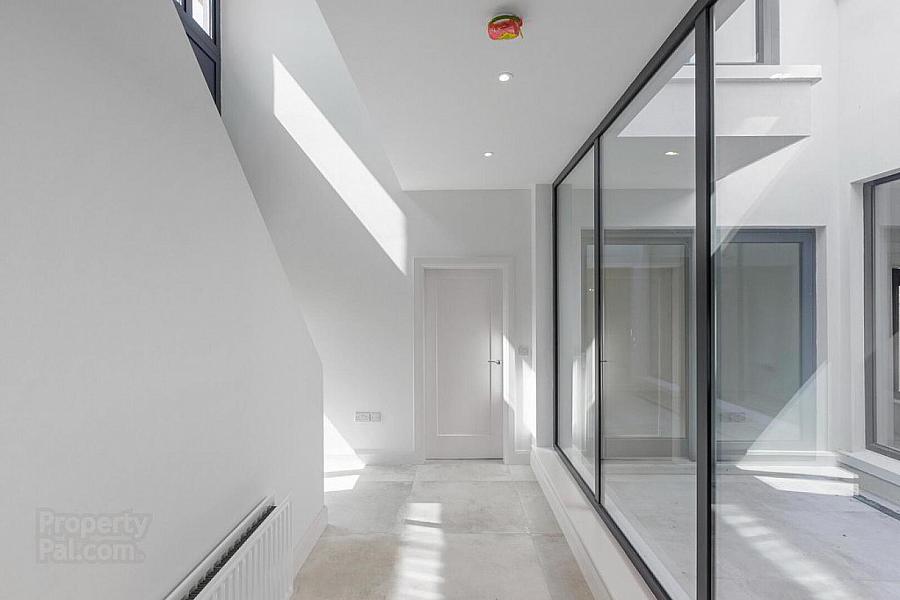 Apartment 2, 35 College Green