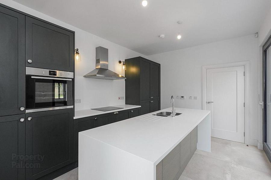 Apartment 2, 35 College Green