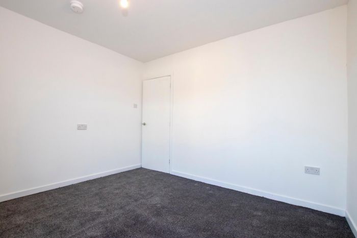 Apt 4, Lodge Court Main Street