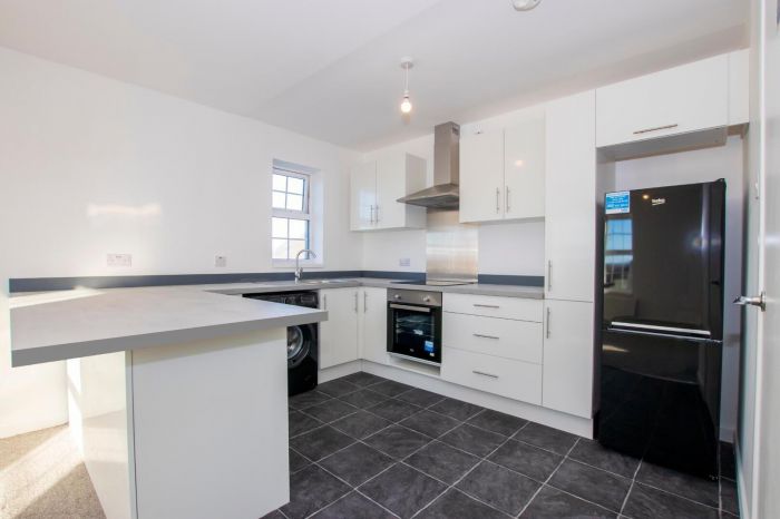 Apt 4, Lodge Court Main Street