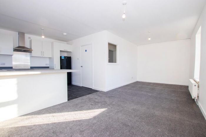 Apt 4, Lodge Court Main Street