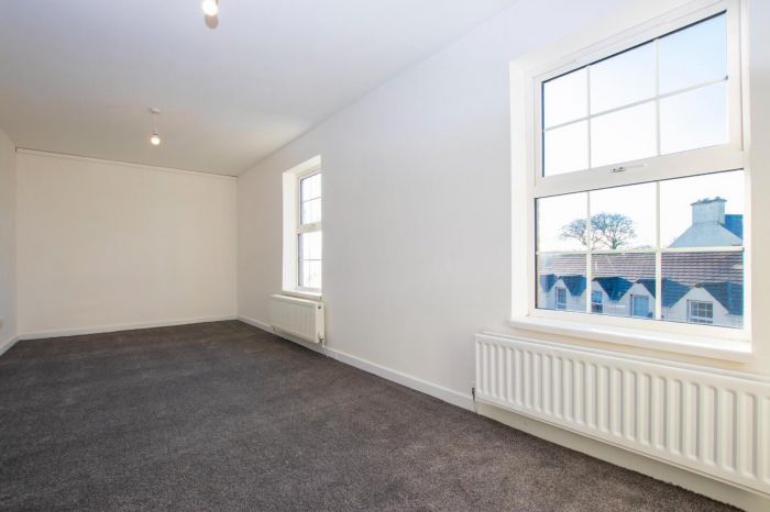 Apt 4, Lodge Court Main Street