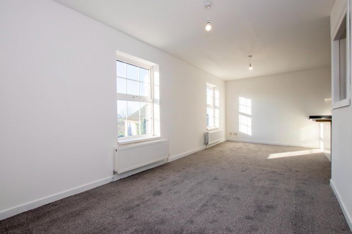 Apt 4, Lodge Court Main Street