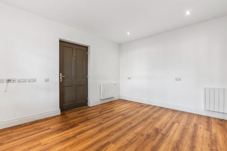 Apt 1 Moncrief Court