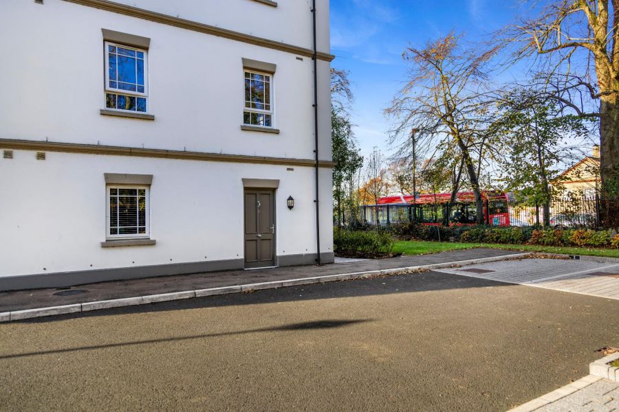 Apt 1 Moncrief Court