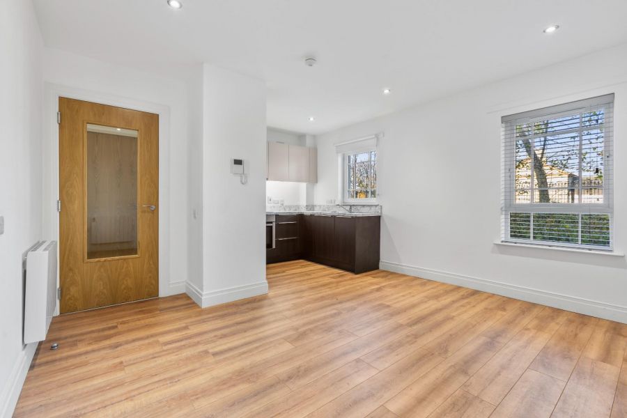 Apt 1 Moncrief Court