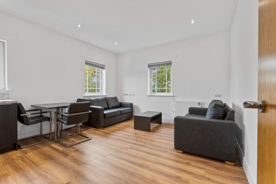 Apt 10 Moncrief Court