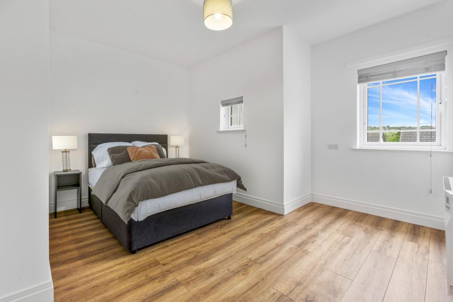 Apt 10 Moncrief Court