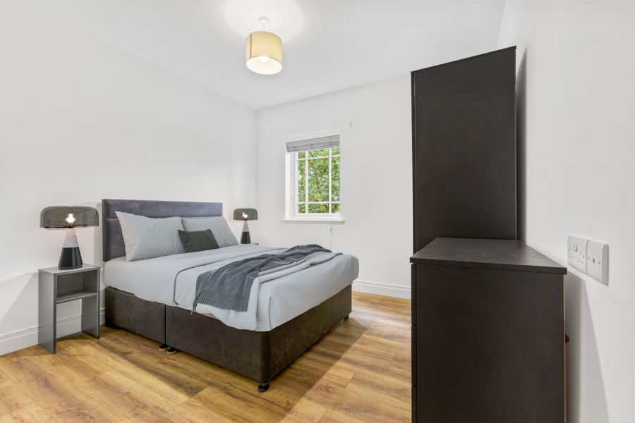 Apt 10 Moncrief Court