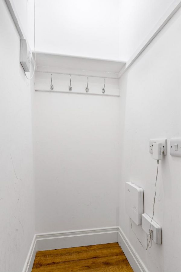 Apt 10 Moncrief Court