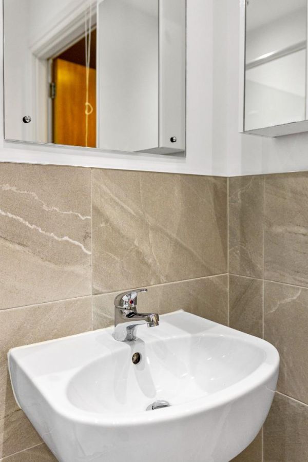 Apt 10 Moncrief Court