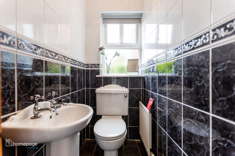 16 Carthall Manor