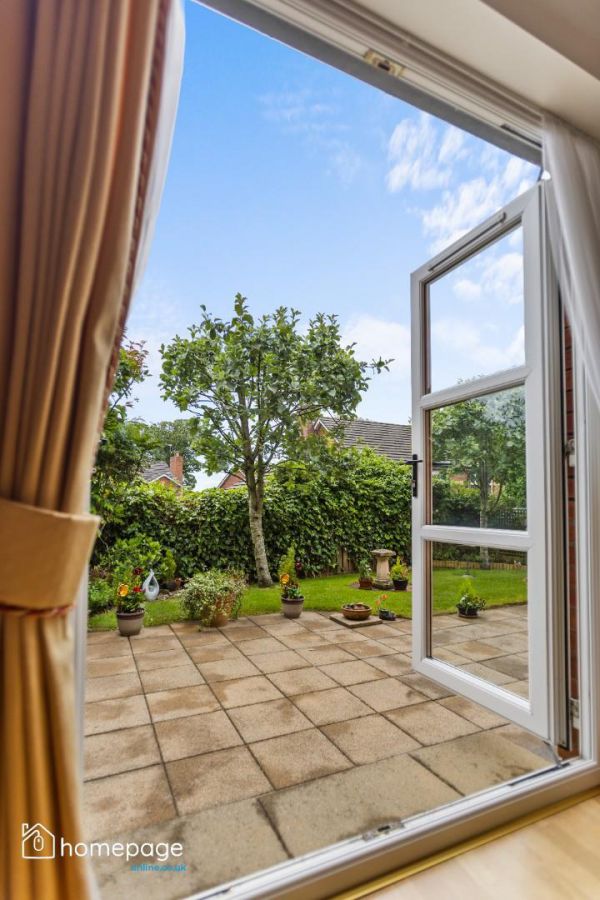 16 Carthall Manor