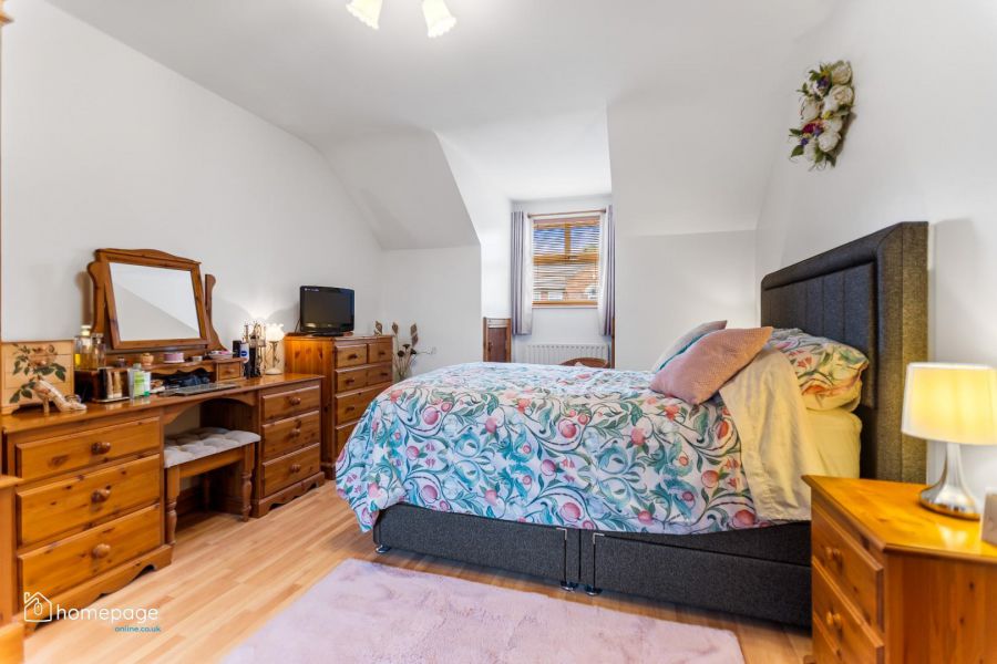 16 Carthall Manor